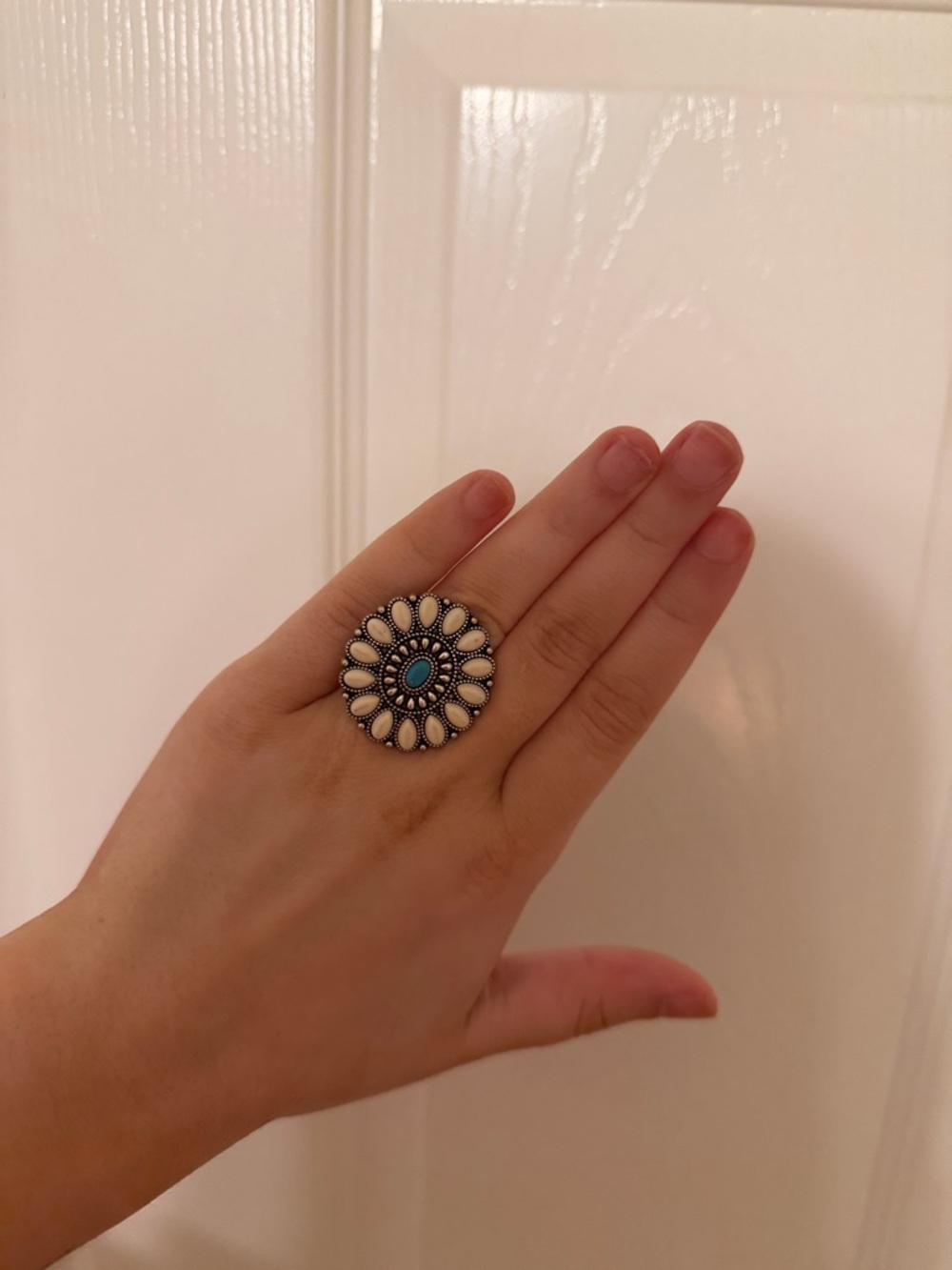 SHEIN White Petal Ring with Turquoise Center